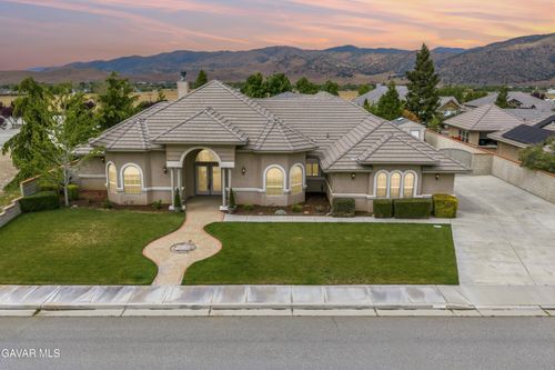 403 Mesquite Dr, Tehachapi, CA, 93561-2467 | Card Image