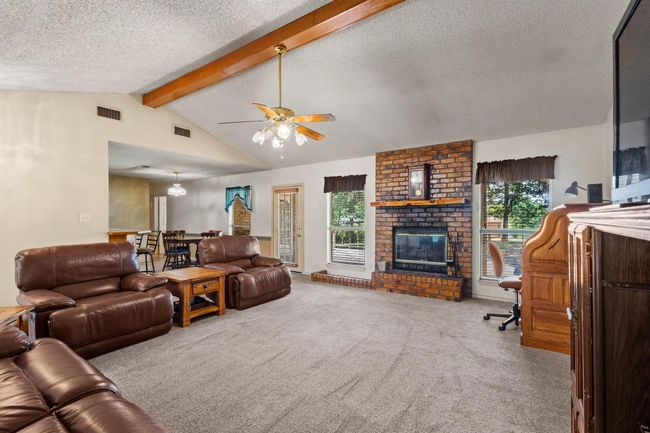 9400 Timbercreek Dr, House other with 3 bedrooms, 2 bathrooms and null parking in Bonham TX | Image 6