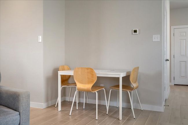 Cute little dining table | Image 7