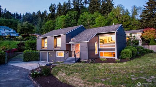 3932 202nd Pl Se, Sammamish, WA, 98075-9666 | Card Image
