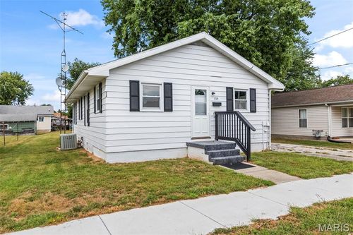 705 E Columbia Street, Litchfield, IL, 62056 | Card Image