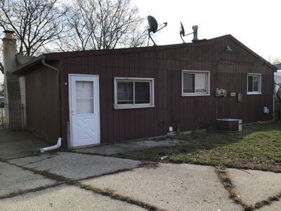 9458 Chamberlain Street, House other with 3 bedrooms, 1 bathrooms and null parking in Romulus MI | Image 3