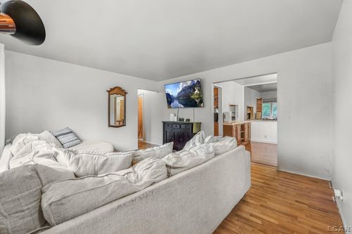 564 Birchwood St, Jackson, MI, 49203-1102 | Card Image