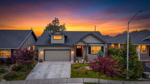 270 Nw 33rd St, Redmond, OR, 97756-7269 | Card Image
