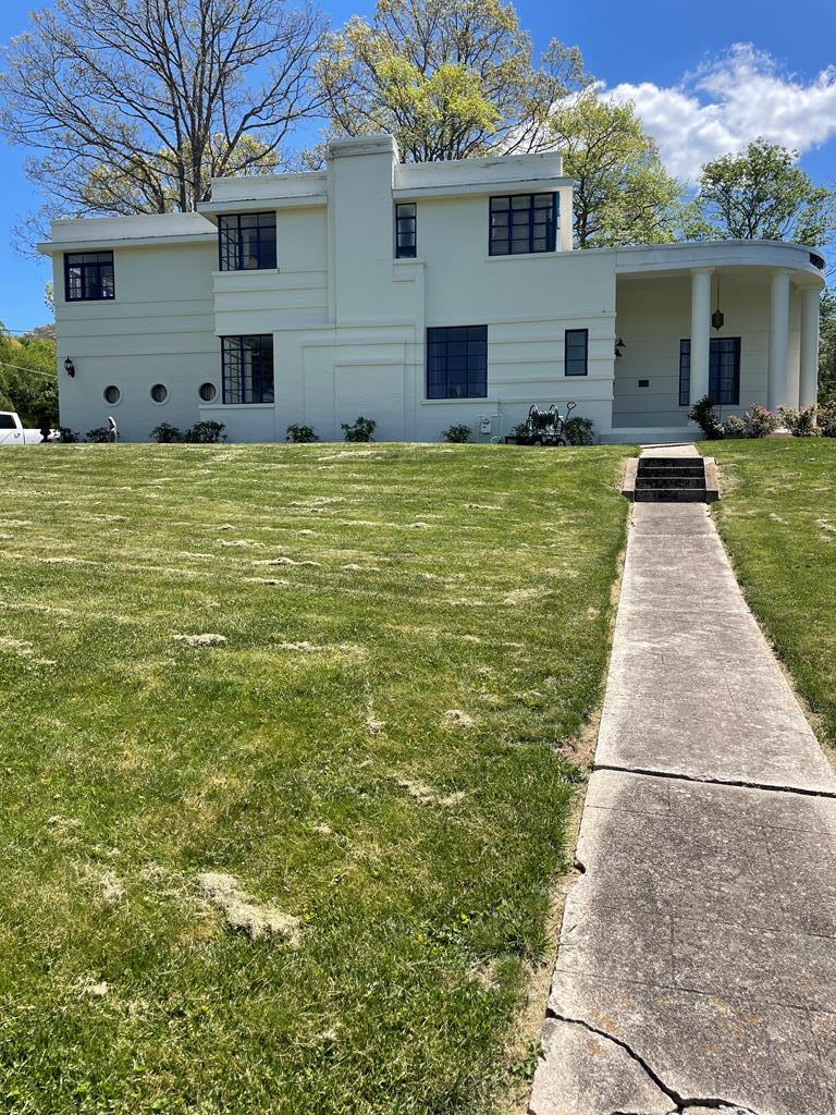 Parkway Ave, Bluefield, WV 24701