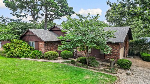 2 Metfield Dr, Bella Vista, AR, 72714-3207 | Card Image