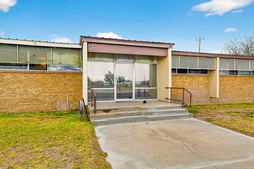 309 N Main Ave, Monahans, TX, 79756-3221 | Card Image