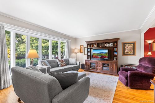 19 Donald Ln, Ossining, NY, 10562-3927 | Card Image