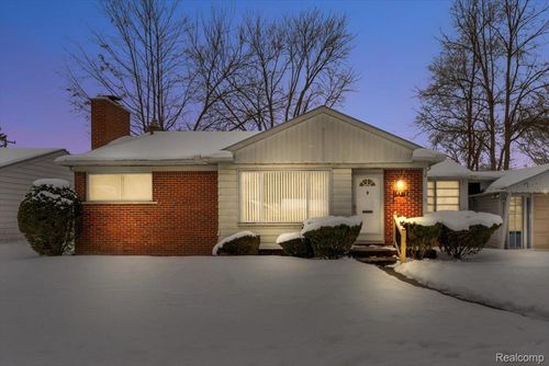 18979 Whitby St, Livonia, MI, 48152-3035 | Card Image