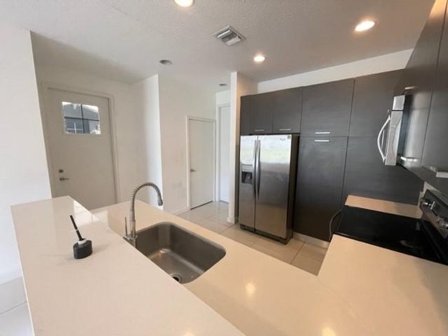 3515 Nw 13 Th St, Townhouse with 3 bedrooms, 3 bathrooms and null parking in Lauderhill FL | Image 7