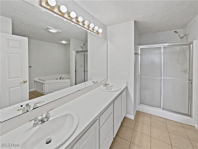 13 Whitaker Cv, Condo with 2 bedrooms, 2 bathrooms and null parking in Avon Lake OH | Image 5