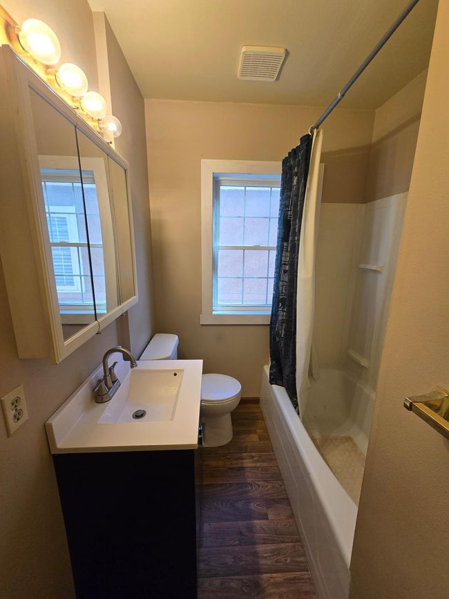 Main floor full bath | Image 17