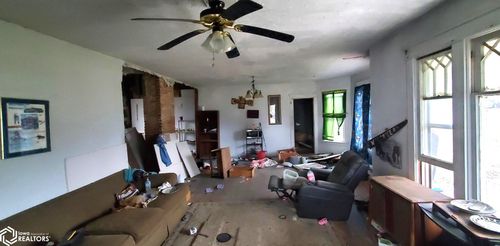 402 E Delaware Ave, Milton, IA, 52570-9626 | Card Image