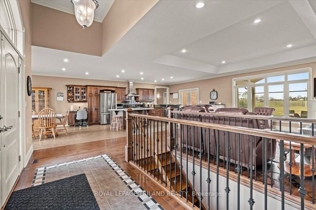 9416 Hickory Dr, House other with 3 bedrooms, 4 bathrooms and 10 parking in Strathroy ON | Image 12