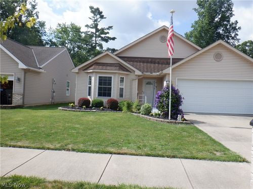 17811 Engle Ct, Brook Park, OH, 44142-2157 | Card Image