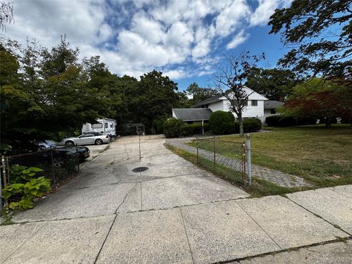 149 Phelps Ln, Babylon, NY, 11703-4014 | Card Image