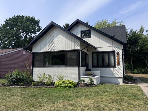 23043 Francis St, Saint Clair Shores, MI, 48082-1728 | Card Image