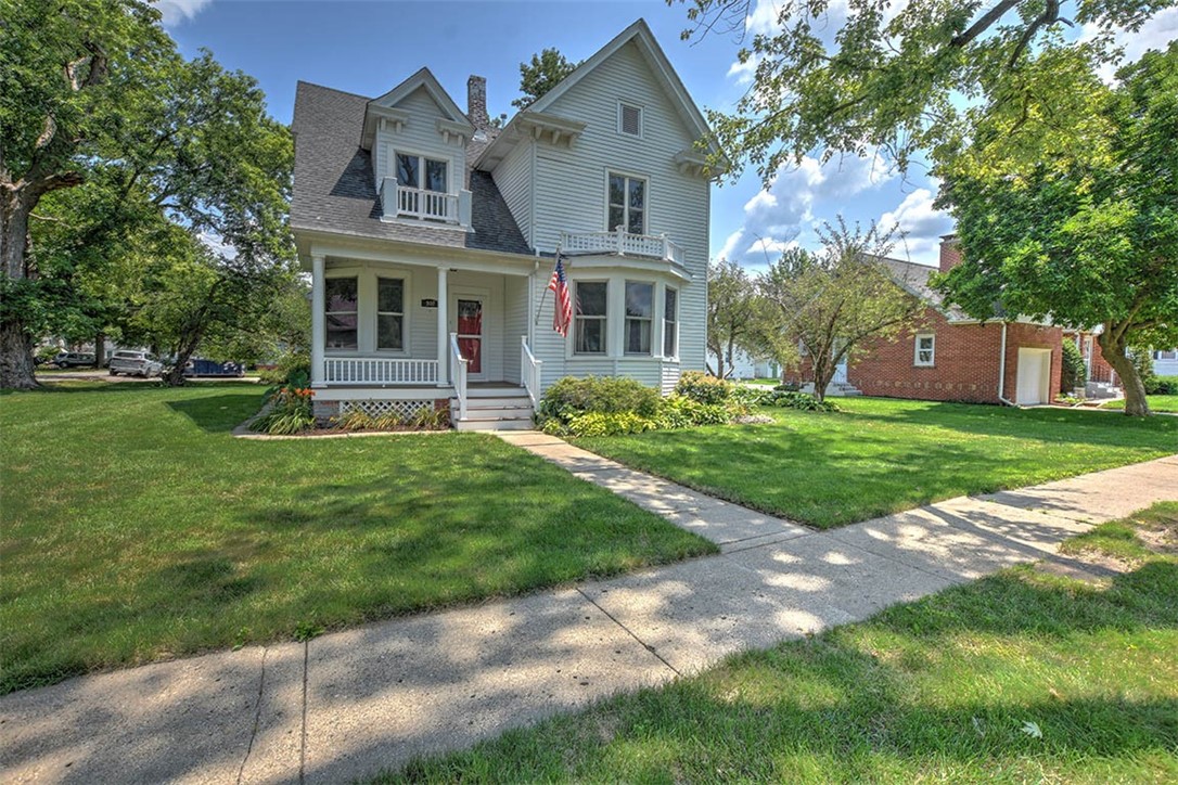 302 S College Street, For Sale in Blue Mound Zoocasa