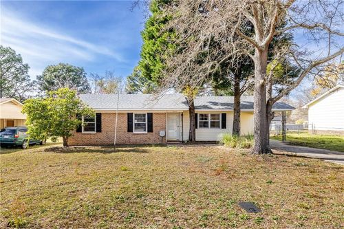 3636 Metric Dr, Hope Mills, NC, 28348-2227 | Card Image