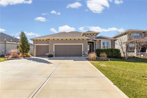 16576 S Summertree Ln, Olathe, KS, 66062-7945 | Card Image