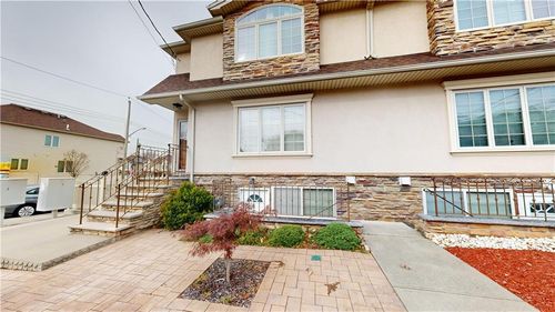 97 Crabtree Ave, Staten Island, NY, 10309-1501 | Card Image