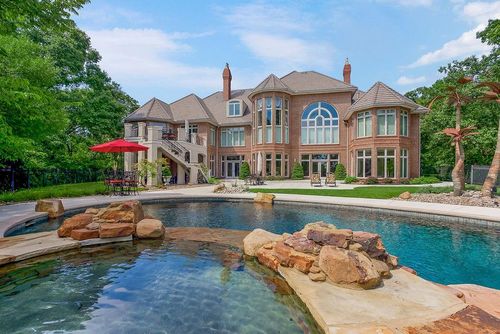 6006 Westshore Ct, Parkville, MO, 64152-3665 | Card Image
