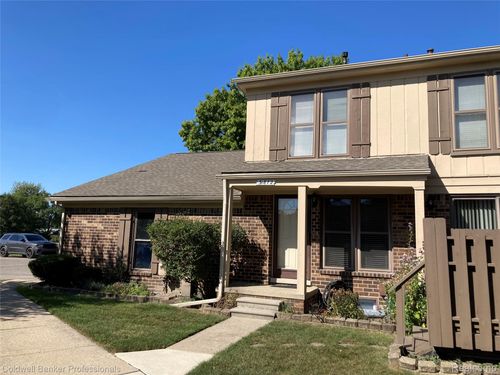 31872 Ivy Ln, Warren, MI, 48093-7902 | Card Image
