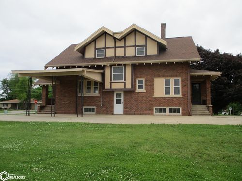 702 S Main St, Dysart, IA, 52224-4802 | Card Image