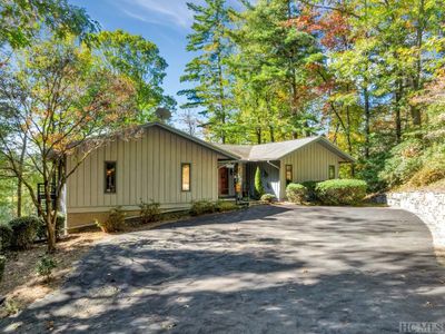 636 Cherokee Trace, House other with 3 bedrooms, 3 bathrooms and 2 parking in Lake Toxaway NC | Image 2