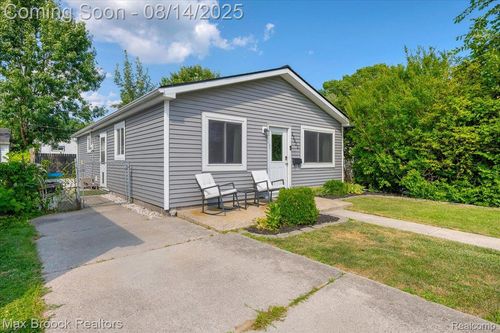 22623 California St, Saint Clair Shores, MI, 48080-2406 | Card Image