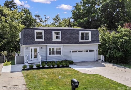 5763 Eastman Blvd, West Bloomfield, MI, 48323-3821 | Card Image