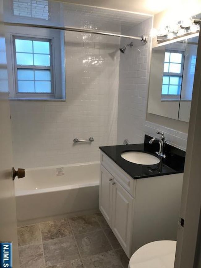 360 Knickerbocker Rd, Condo with 1 bedrooms, 1 bathrooms and null parking in Dumont NJ | Image 4