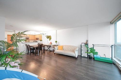 2XXX 6088 Willingdon Ave, Vancouver, BC, V5H4V2 | Card Image