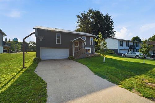 2721 Hiawatha Rd, Cedar Falls, IA, 50613-1020 | Card Image