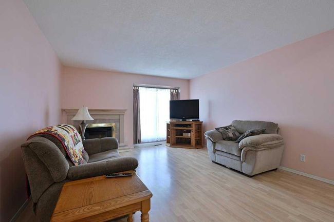 31 Escott Close, Home with 3 bedrooms, 2 bathrooms and 3 parking in Red Deer AB | Image 3