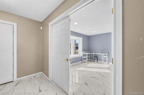 26336 Kinyon St, Taylor, MI, 48180-3021 | Card Image