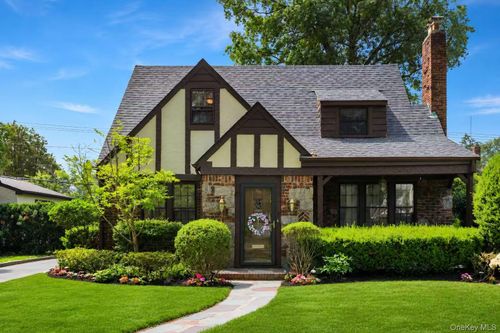 96 Meadow St, Garden City, NY, 11530-6613 | Card Image