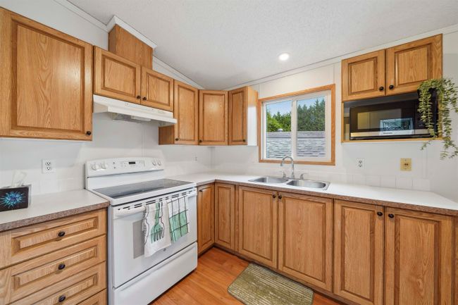 11 - 12868 229 Street, House other with 2 bedrooms, 1 bathrooms and 2 parking in Maple Ridge BC | Image 12