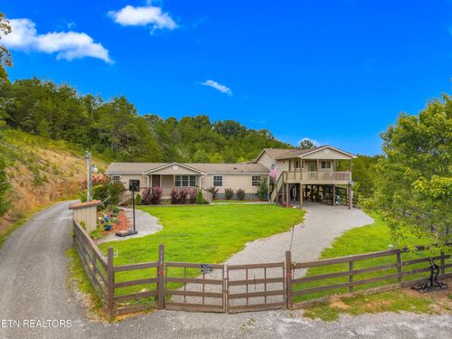 558 Oakland Way, Bybee, TN, 37713-2640 | Card Image