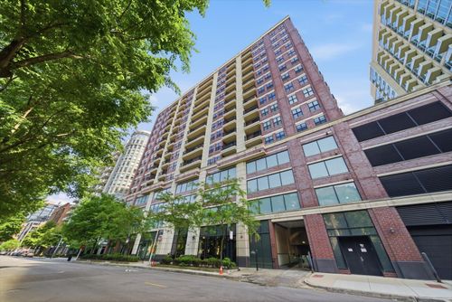 907-451 W Huron St, Chicago, IL, 60654-3443 | Card Image