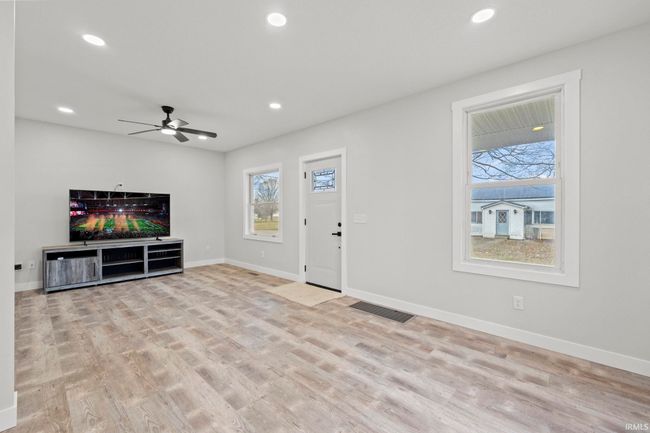 1746 S Main Ln, House other with 3 bedrooms, 3 bathrooms and null parking in Pierceton IN | Image 17