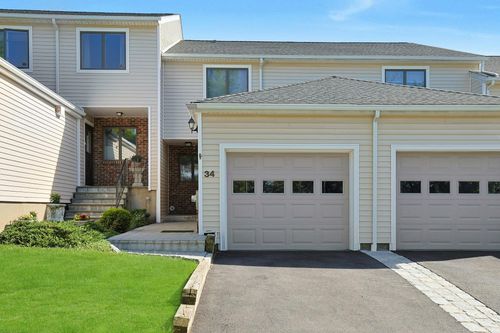 34 Pleasant Ridge Rd, Valhalla, NY, 10595-1639 | Card Image