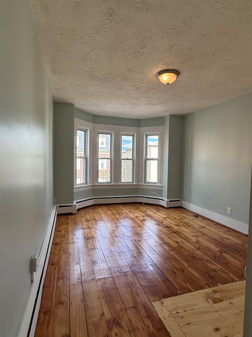 2-282 Cartier St, Manchester, NH, 03102-3869 | Card Image