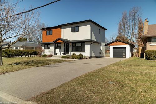 40 Varadi Ave, Brantford, ON, N3R3N3 | Card Image