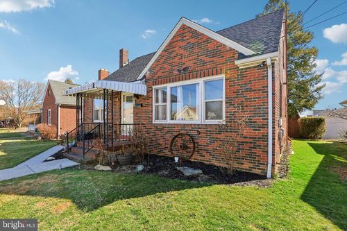 215 Penn St, HANOVER, PA, 17331-1948 | Card Image