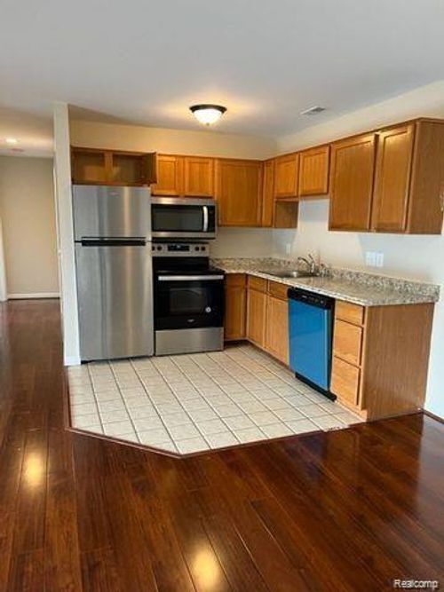 2-16143 Clarkson Dr, Fraser, MI, 48026-3529 | Card Image