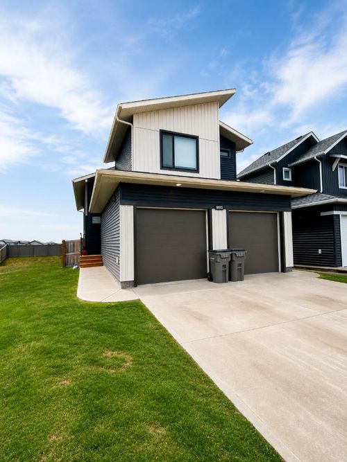 1-10513 133 Ave, Grande Prairie, AB, T8X0W5 | Card Image