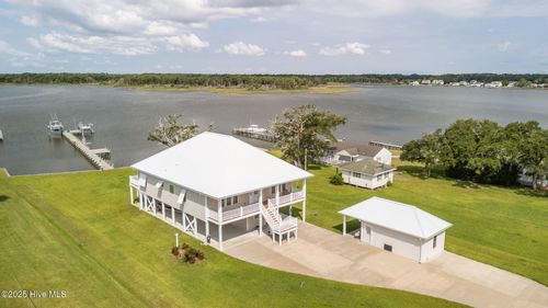 429 Live Oak Rd, Newport, NC, 28570-5147 | Card Image