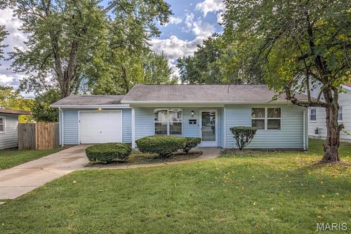 18 Redwood Dr, Florissant, MO, 63031-3829 | Card Image