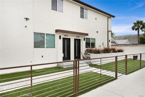 2-6860 Gentry Ave, North Hollywood, CA, 91605-5933 | Card Image